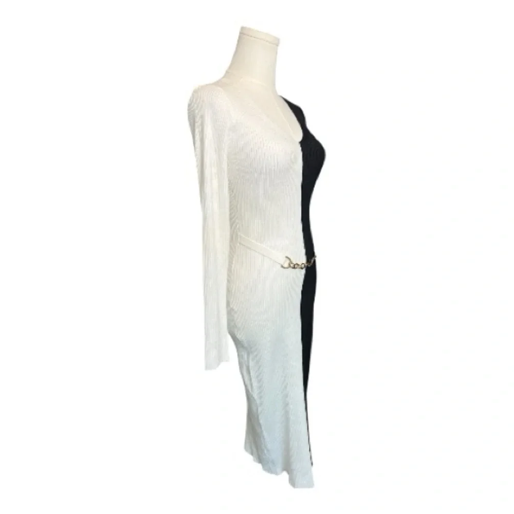 🆕 🖤🤍 NWT ALMOST FAMOUS Black & White Colorblock Ribbed Sweater Dress | Sz Jr M - Picture 4 of 8